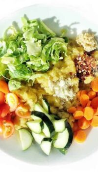 Healthy Vegetarian Lunch Ideas: Red Lentil veggie bowl recipe the perfect vegetarian lunch recipe, quick, easy, full of veggies and protein.