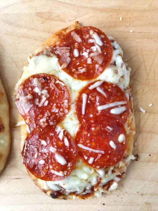 naan pepperoni pizza