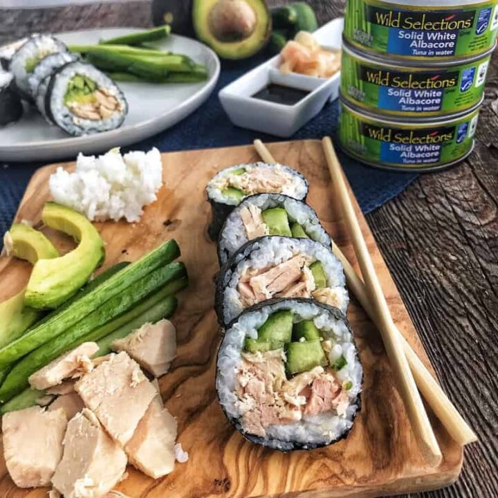 tuna sushi rolls with veggies