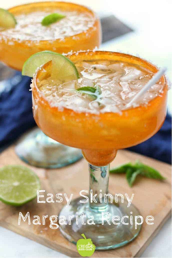 An easy skinny margarita recipe on the rocks that uses fresh lime juice, limeade, and either vodka or tequila. A healthy twist on the classic drink recipe. #margarita #skinnymargarita #margaritarecipe