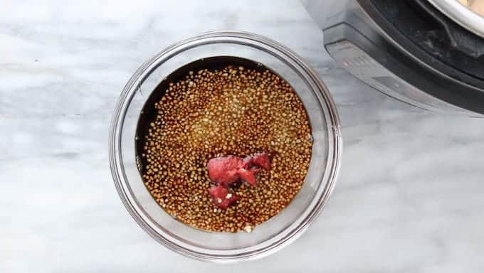 a dish of honey garlic sauce ingredients