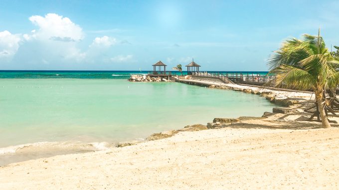 all inclusive resorts in montego bay jamaica showing the beach at Hilton Rose Hall Jamaica 