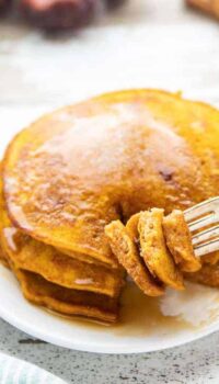 pancakes on a plate