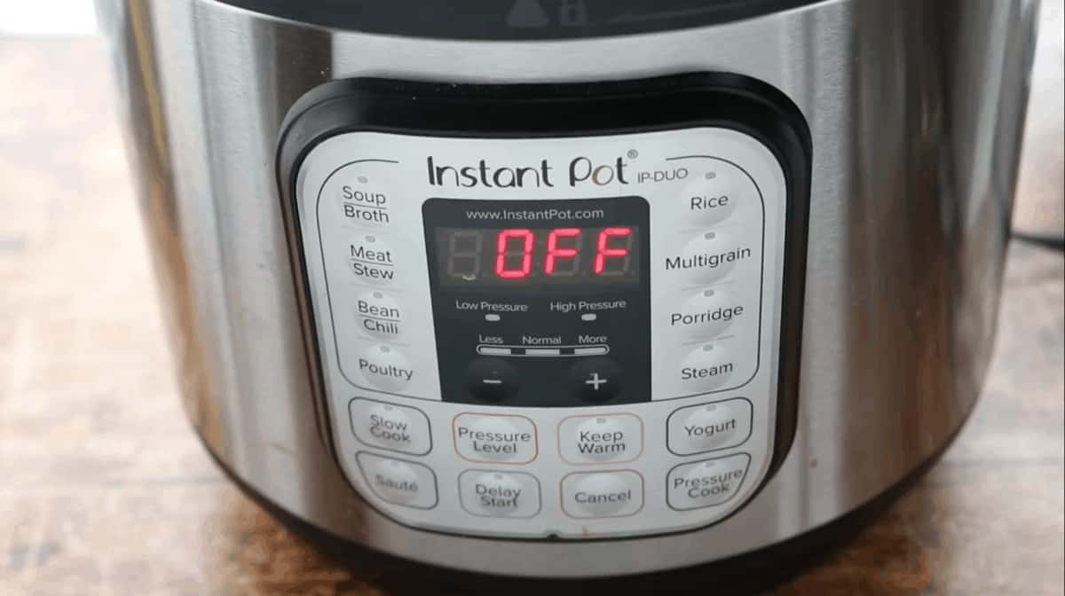 An instant pot up close showing the settings and buttons.