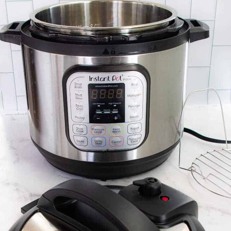 instant pot and accessories