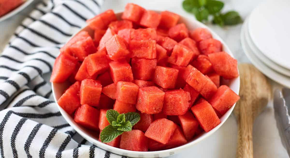 How to cut a watermelon into cubes ? 