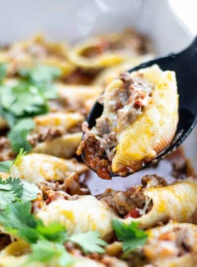 A close up of a plate of food with pasta shells