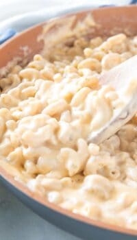 mac and cheese shown up close in a skillet