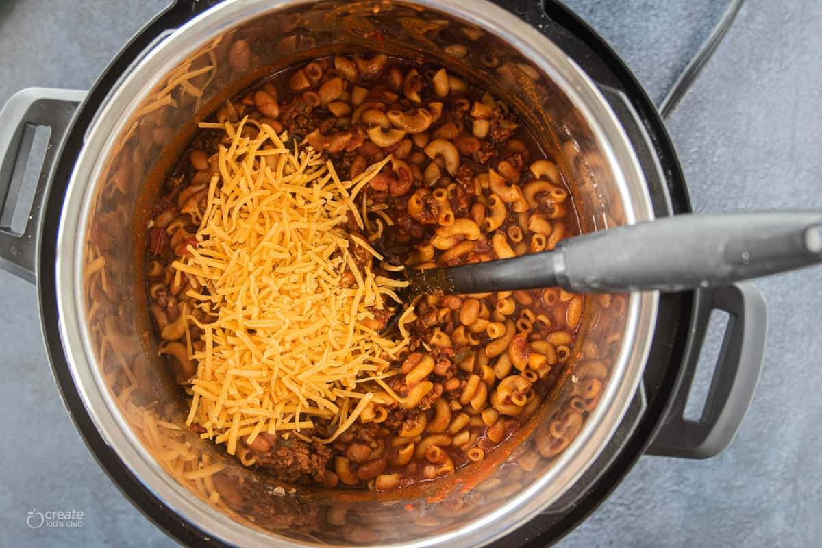 noodles, sauce and cheese in an instant pot