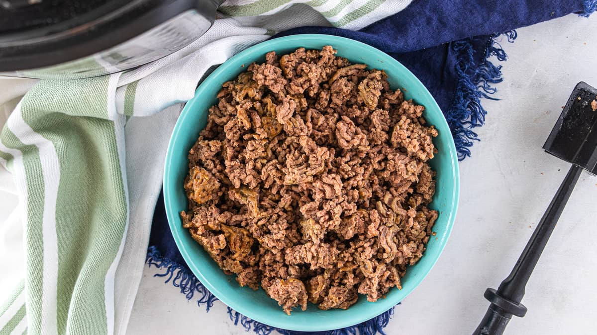 cooked ground beef in a bowl