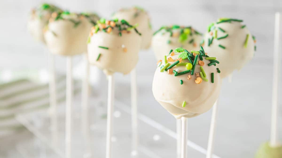 st patricks day cake decorating