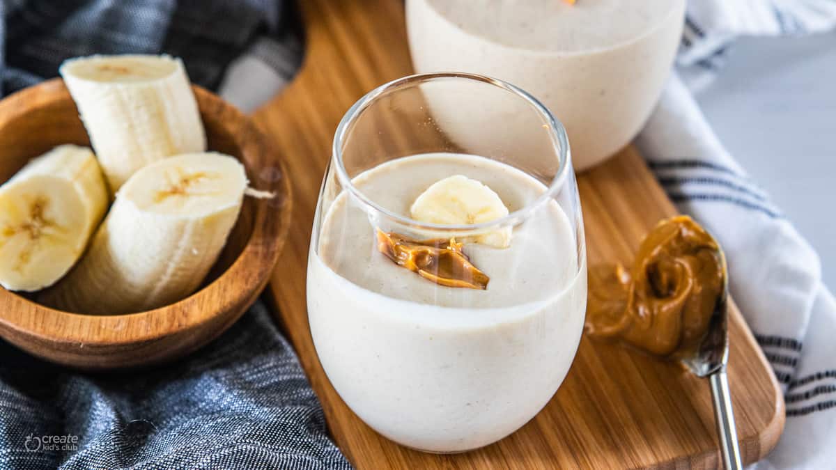 banana smoothie in drinking glasses