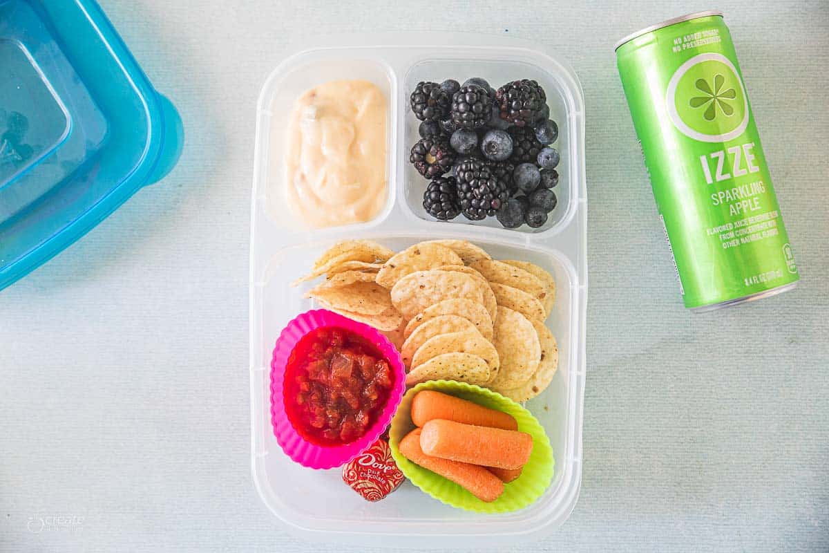 I absolutely love these DIY lunchable containers! Products linked! 