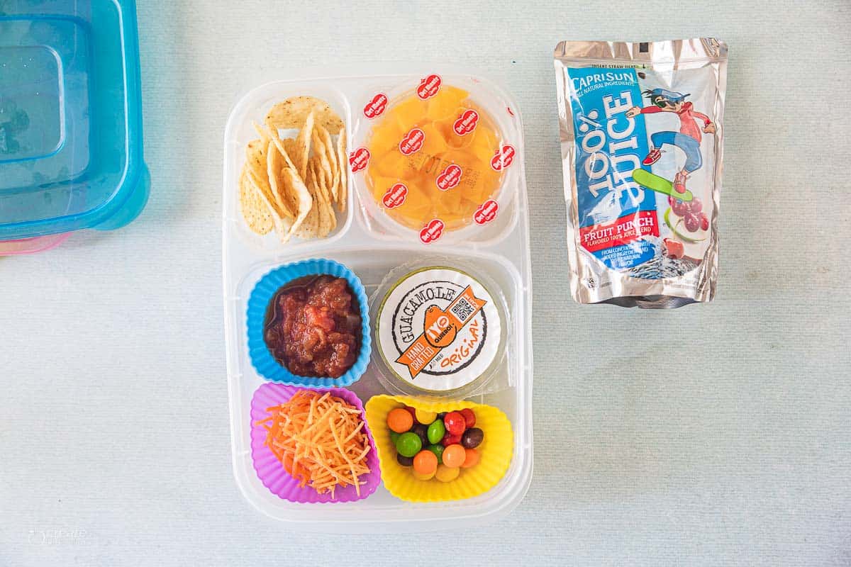 https://www.createkidsclub.com/wp-content/uploads/2021/06/homemade-lunchable-6.jpg