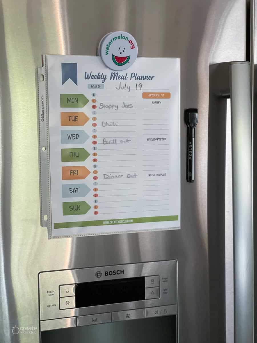 weekly meal planner on fridge