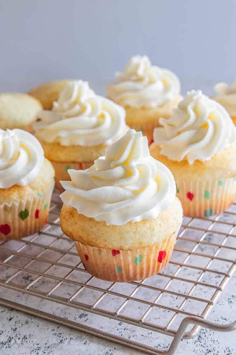 frosted white cupcakes