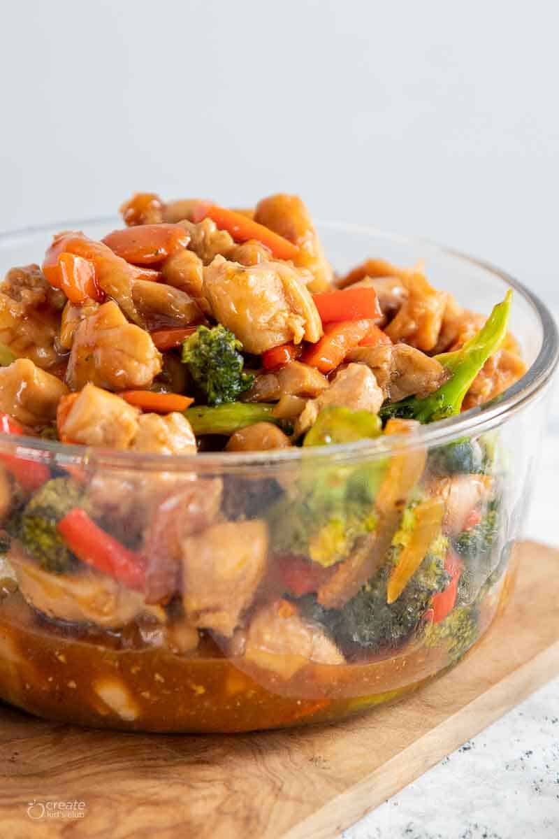 chicken stir fry in glass container