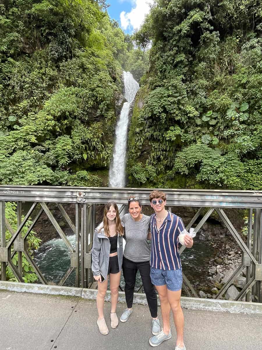 family in front of La Paz waterfall.