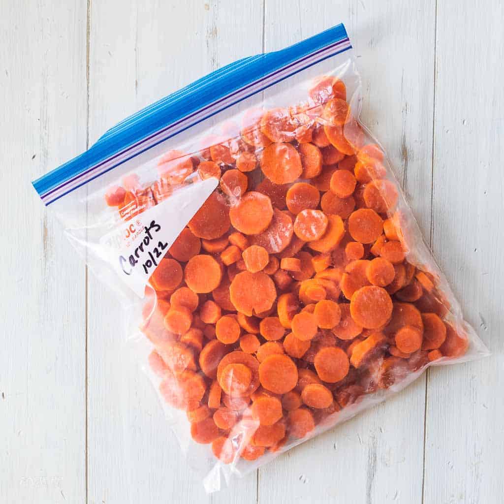 labeled frozen carrots in Ziploc bag