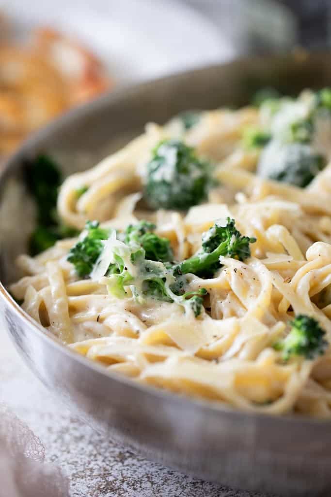 chicken fettuccini alfredo with broccoli