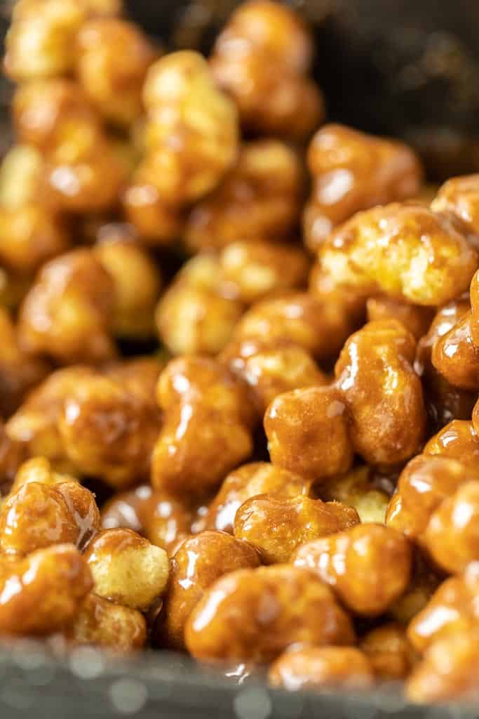 puff corn coated with caramel sauce