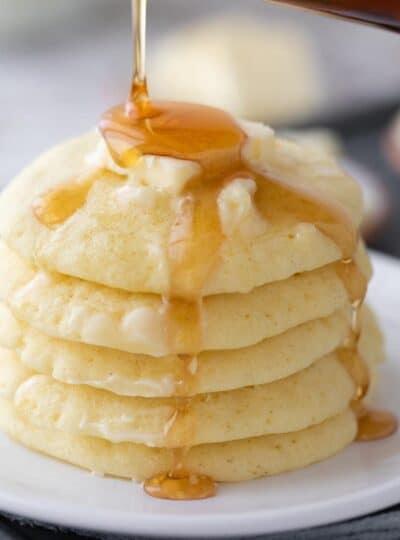 close up of syrup drizzled pancakes