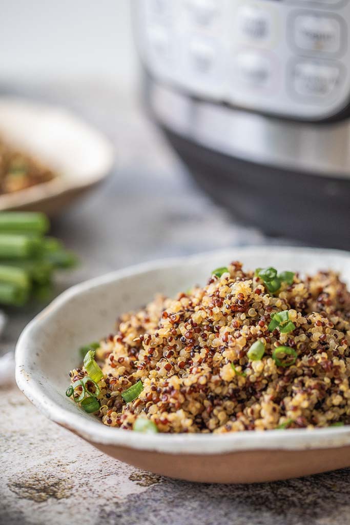 quinoa in a serving bowl