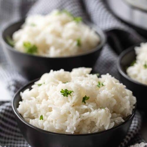 jasmine rice in bowls