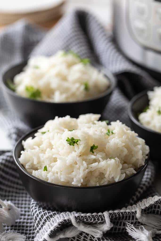 jasmine rice in bowls