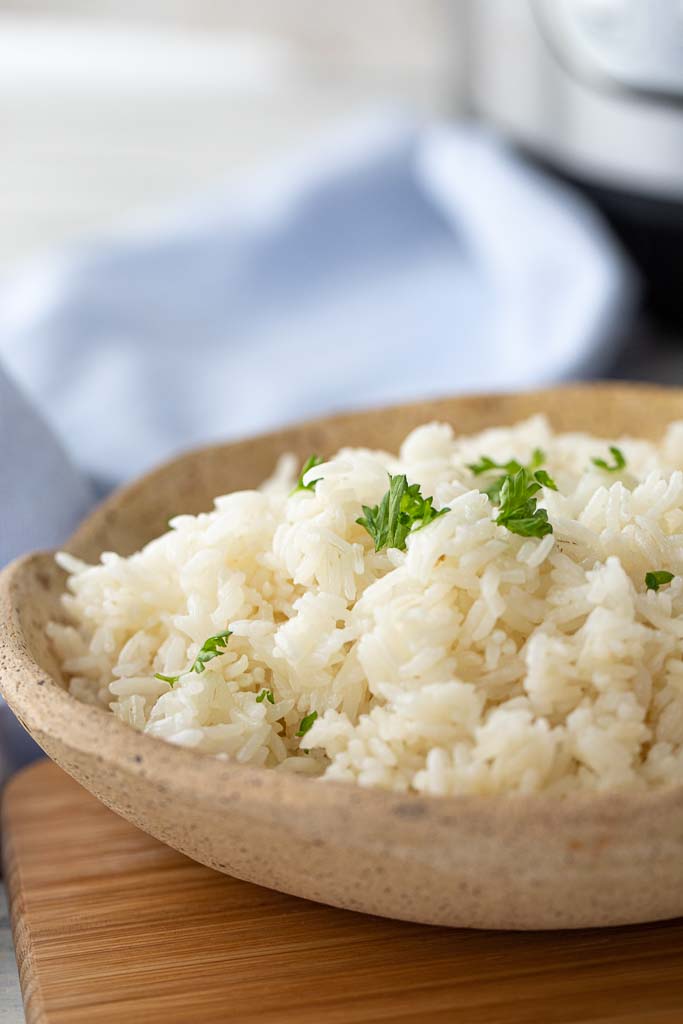 instant pot long grain white rice in bowl