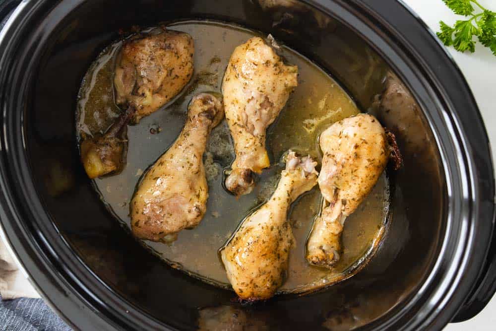 seasoned chicken drumsticks in the slow cooker