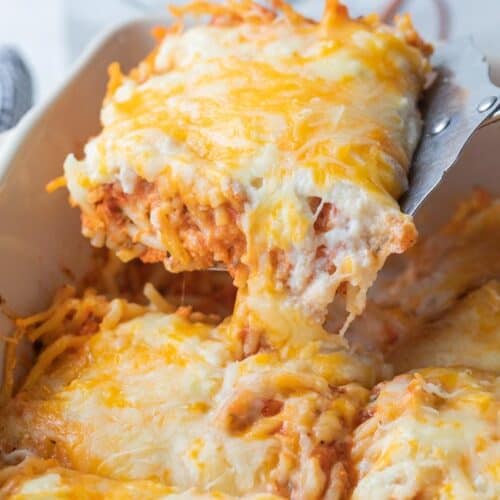 spatula picking up piece of baked spaghetti