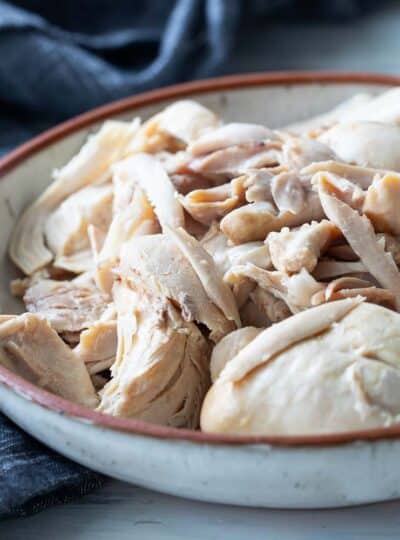 A bowl full of boiled chicken breasts