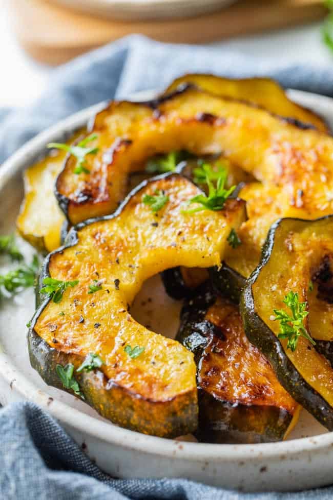 roasted acorn squash slices