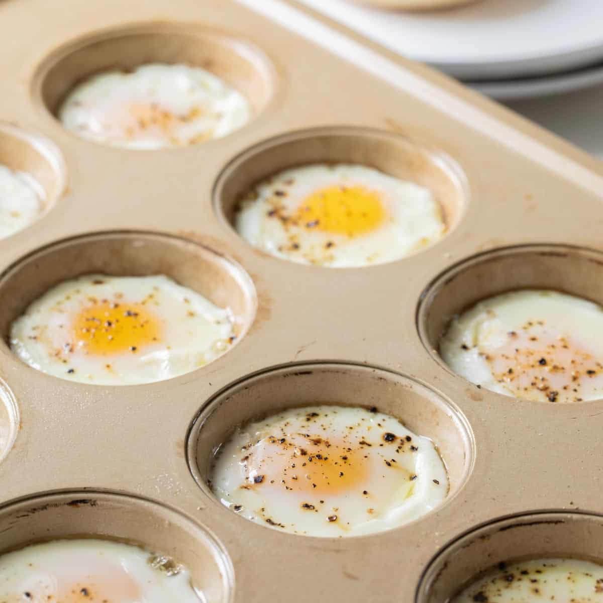 How to Cook Oven Baked Eggs in Muffin Tin {15 Minutes} - Savor + Savvy